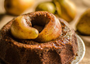 Bolo fit de aveia com peras caramelizadas