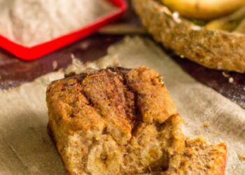 Bolo fit de banana e aveia com mel