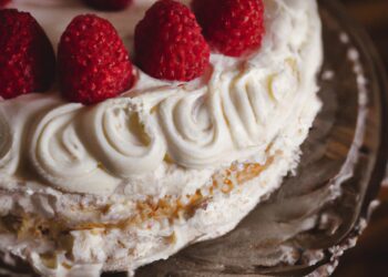 Bolo fit de chocolate branco e framboesa