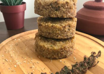 Tortas de quinoa e espinafre: Nutrição e verde em uma só fatia