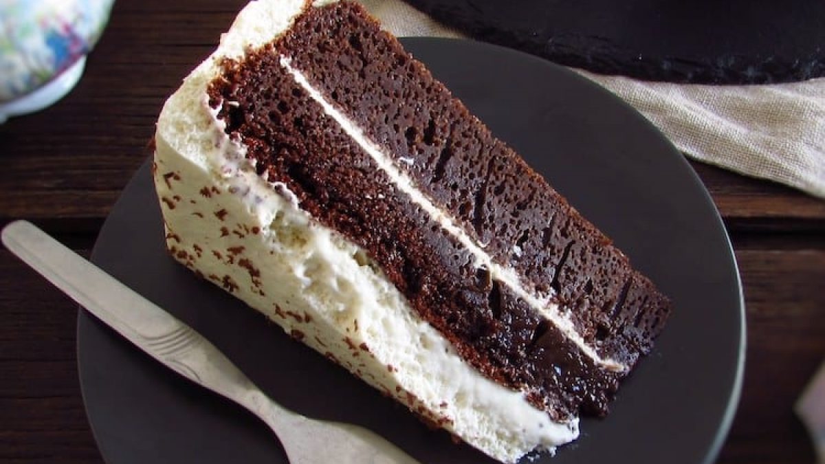 15 melhores receitas de bolo de chocolate para convenções casuais Bolo de chocolate com chantilly