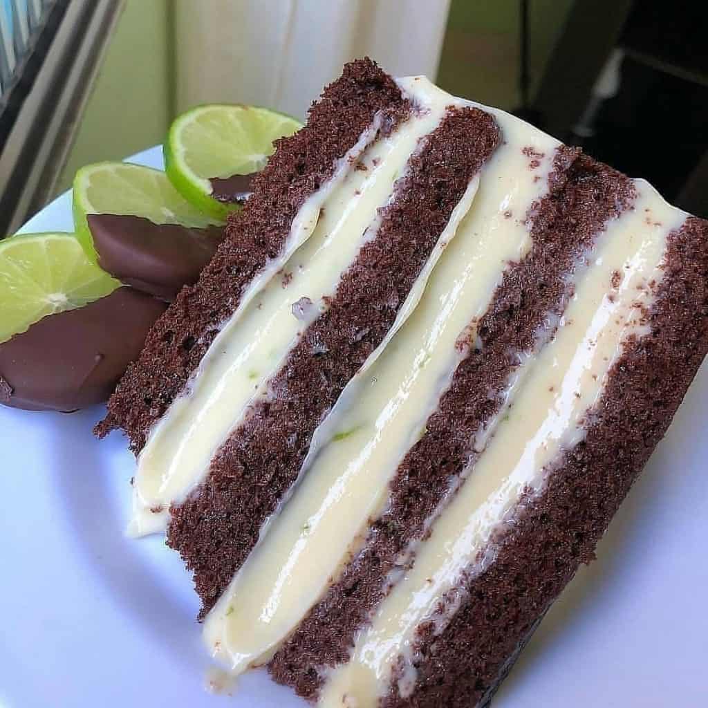 15 melhores receitas de bolo de chocolate para convenções casuais Bolo de chocolate com mousse de limão