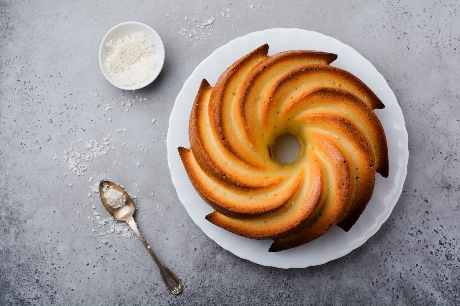 13 receitas de bolo simples para um dia a dia mais doce! Receita de bolo de farinha