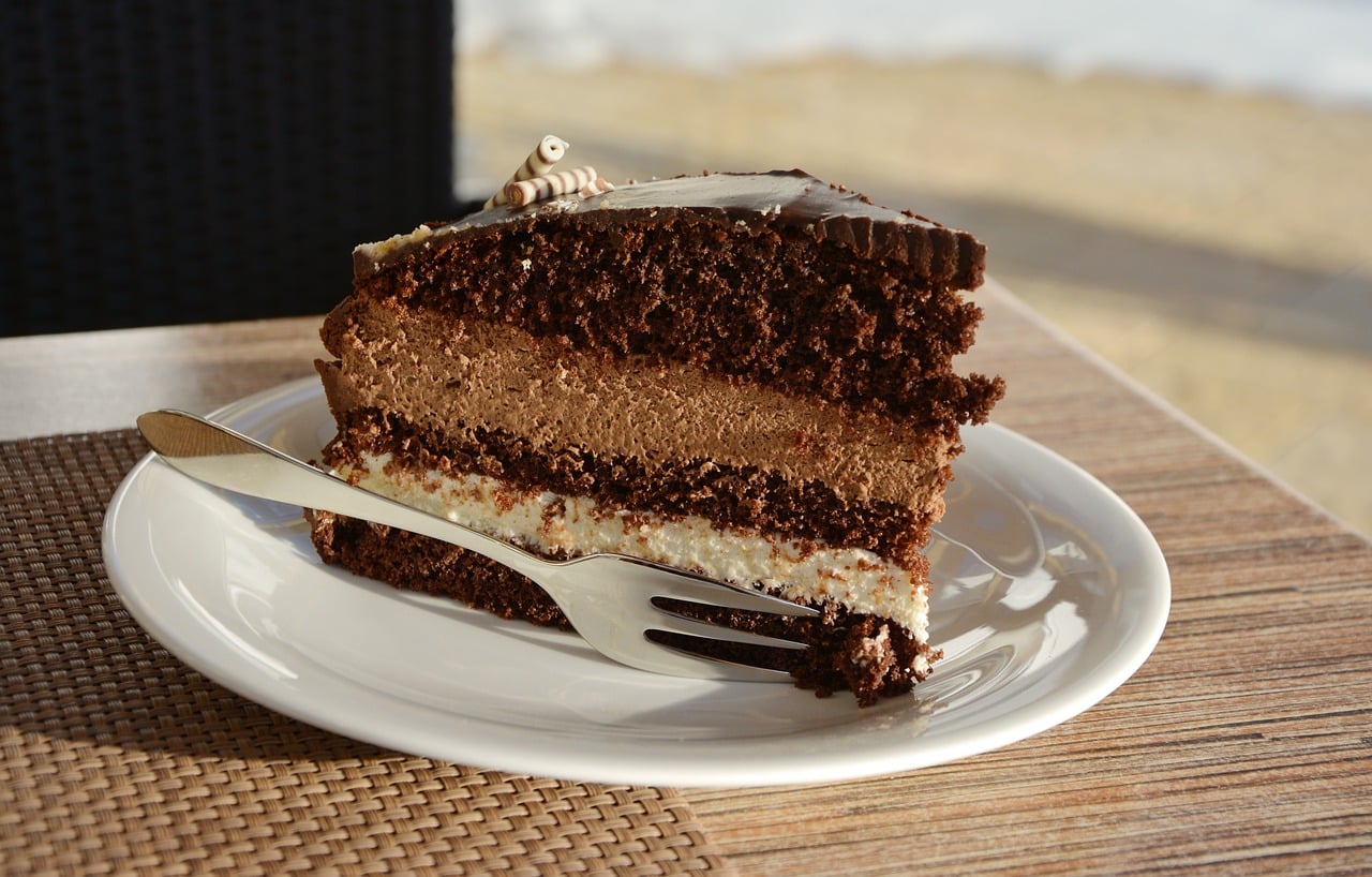 8 receitas deliciosas e divertidas de bolo para o dia das crianças! Receita de bolo puro chocolate