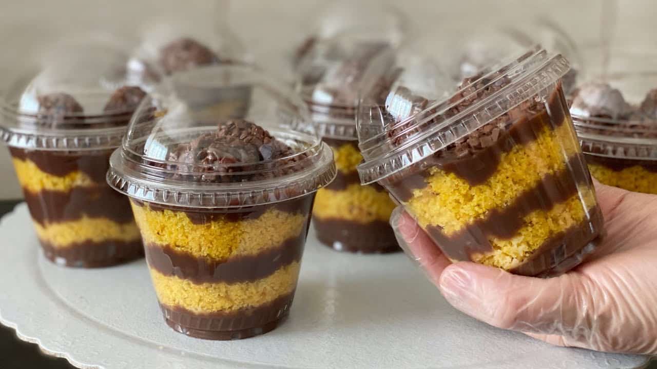 10 receitas de bolo de pote para faturar uma renda extra Receita de bolo no pote de cenoura com chocolate