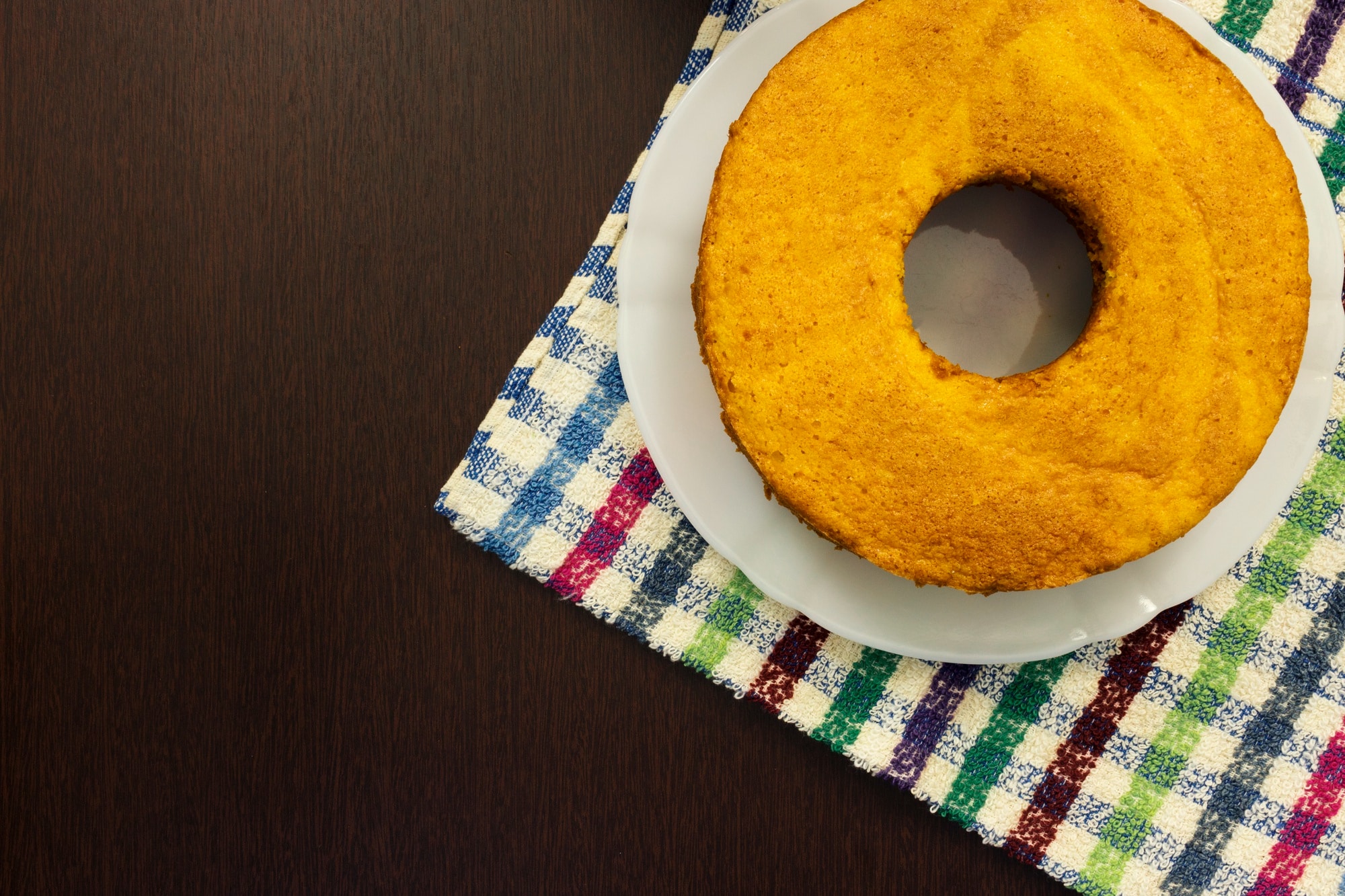 Conheça os 15 bolos populares entre os brasileiros Receita de bolo de cenoura simples