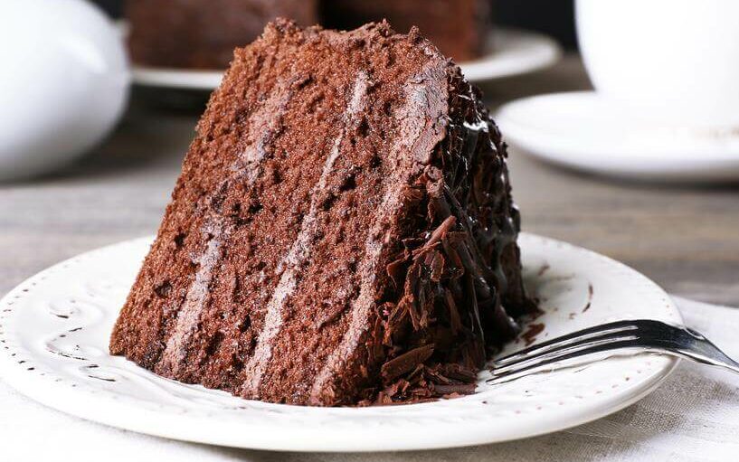 Receita de bolo de chocolate recheado com mousse de chocolate