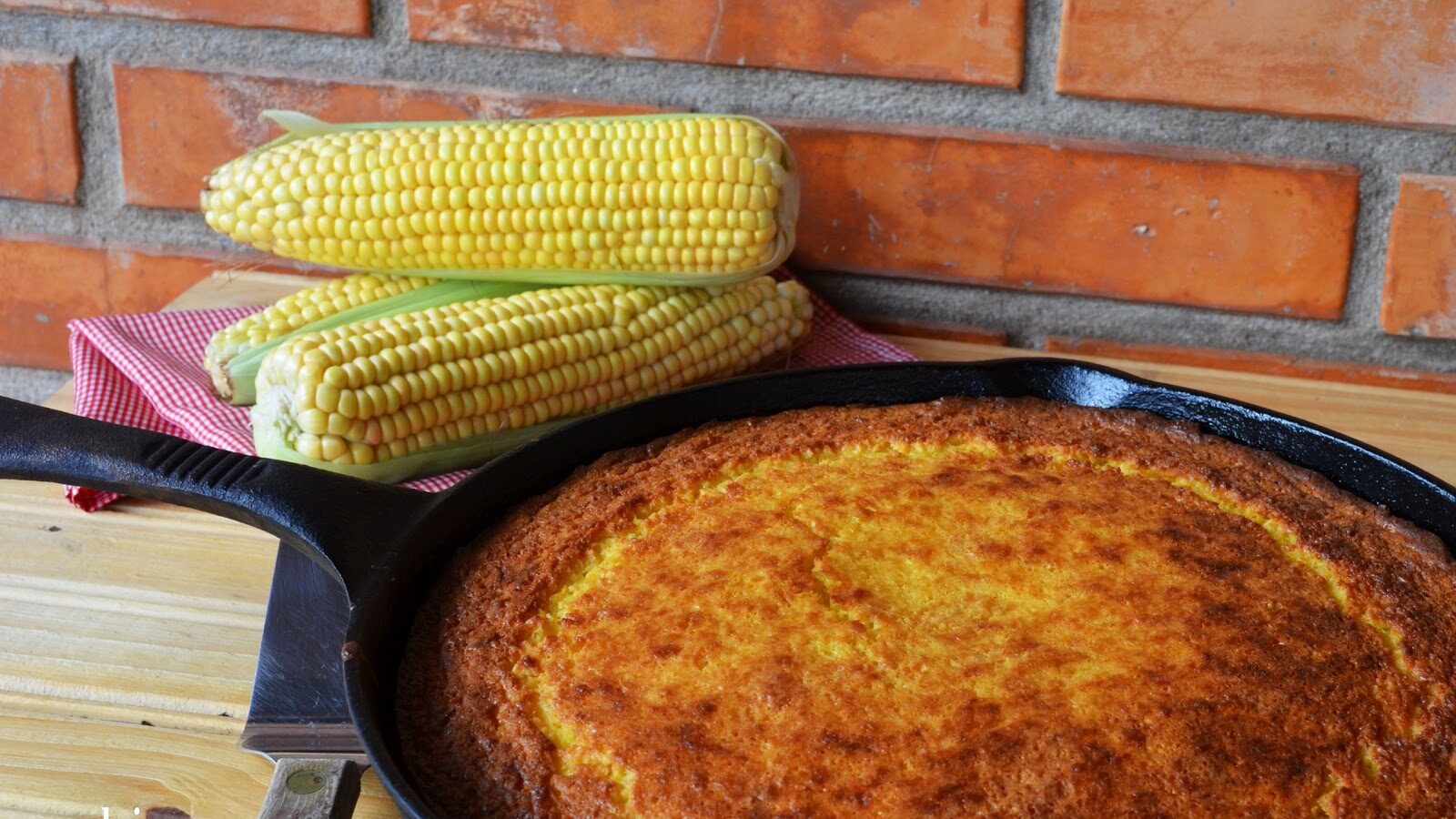 Essas 10 receitas de bolo de milho vão te deixar com água na boca Conheça essas receitas inesquecíveis de bolo de milho