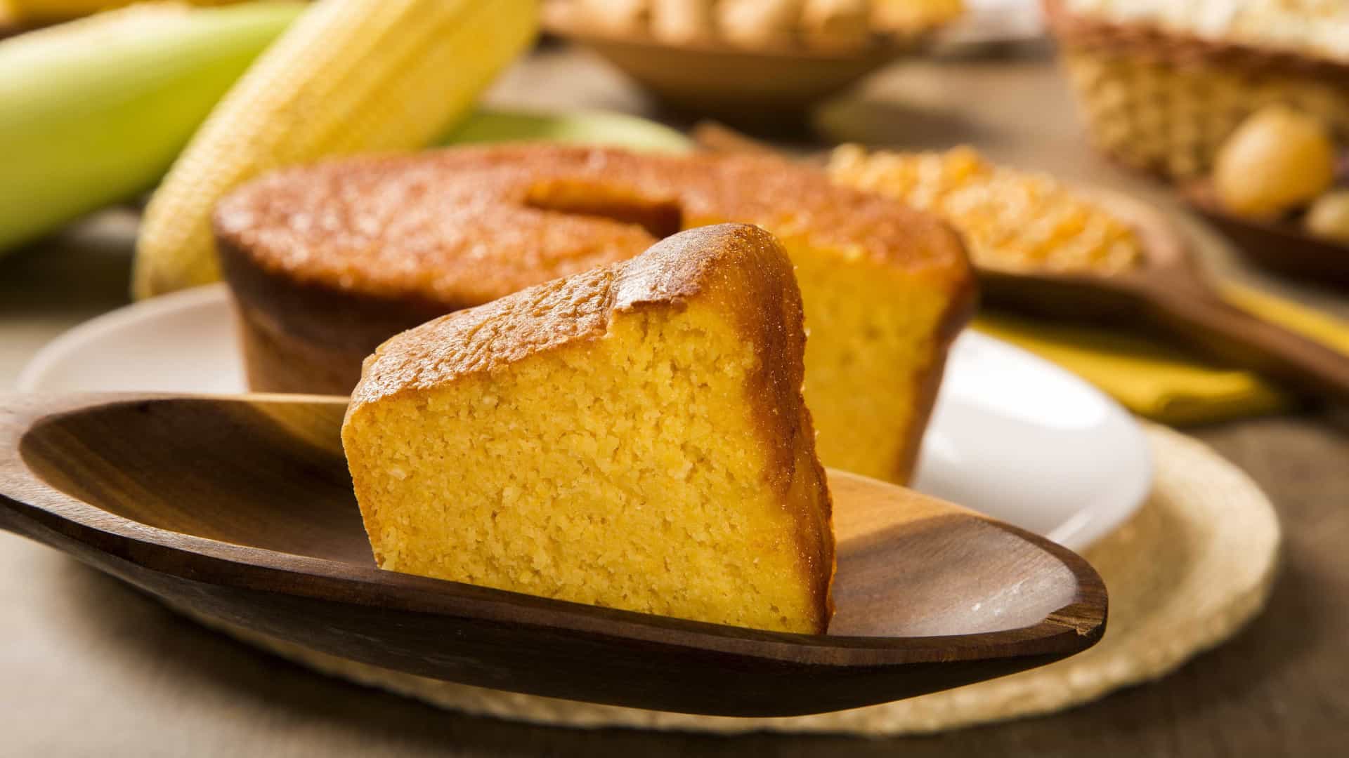 5 receitas de bolo de fubá perfeitas para o lanche da tarde