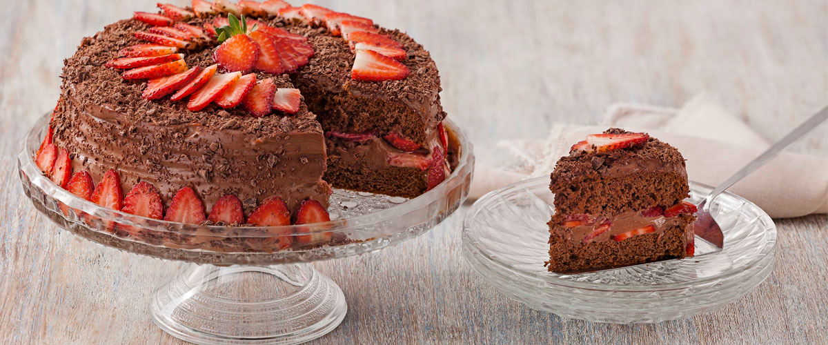 Receita de bolo de chocolate com morango