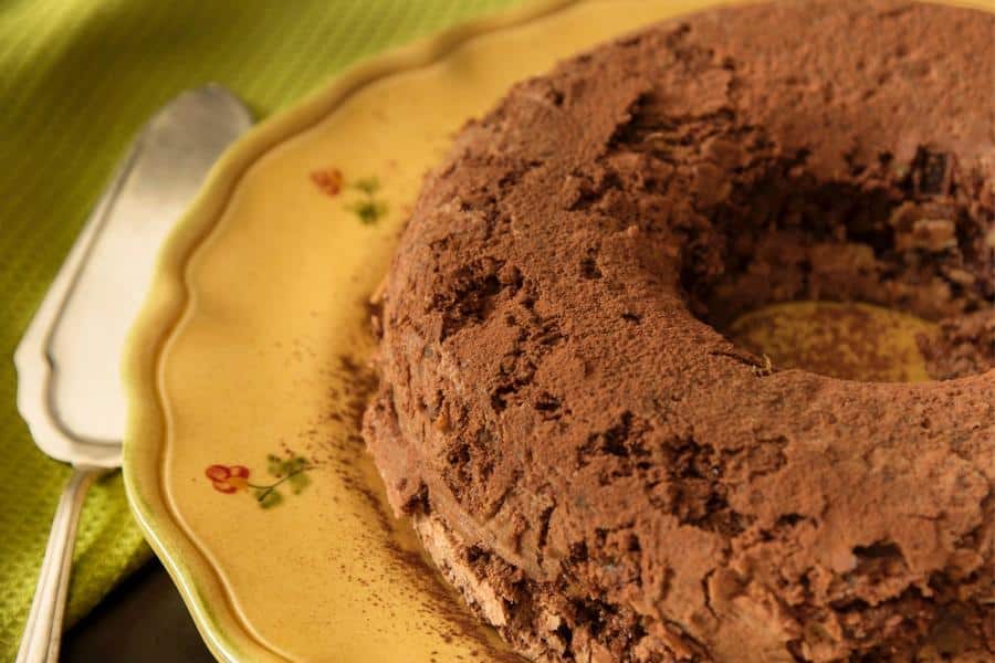 Bolo de chocolate com tâmaras