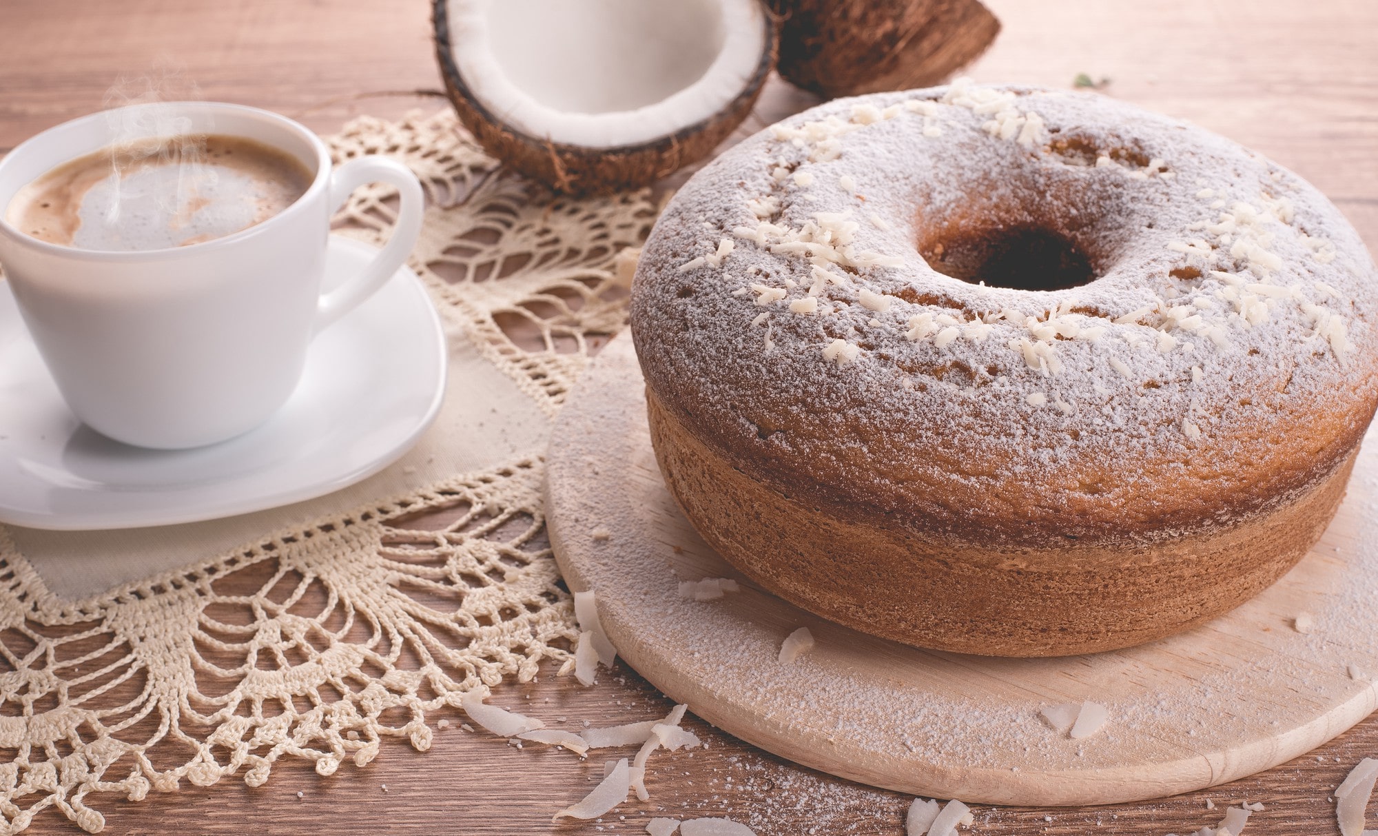 13 receitas de bolo simples para um dia a dia mais doce! Receita de bolo de banana com coco